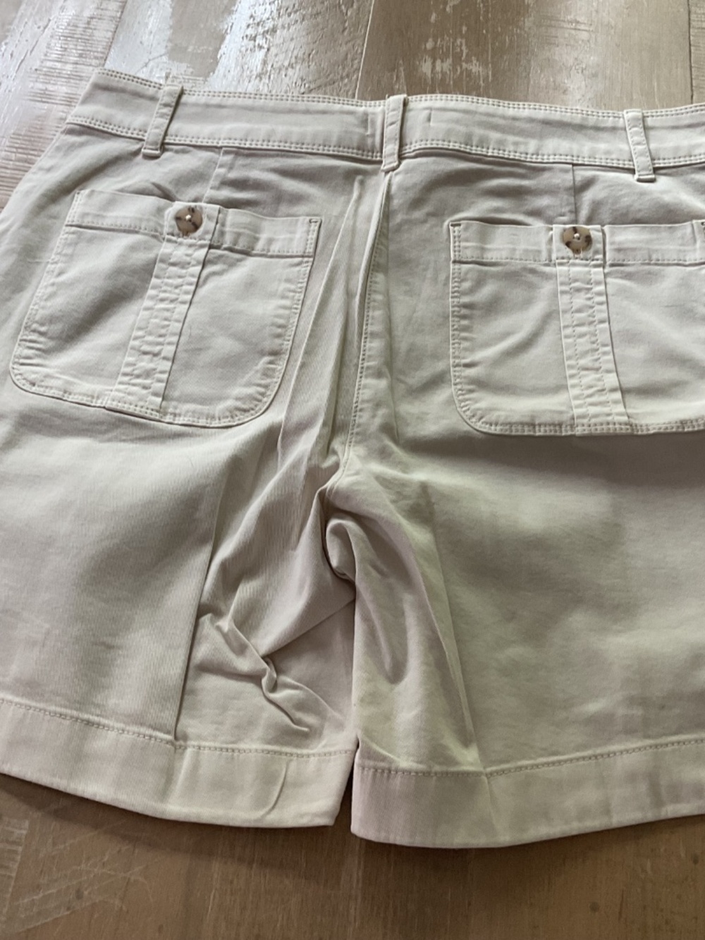 J. Jill Light Pebble shorts - Picture 2 of 3